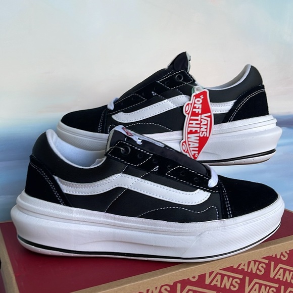 Vans WMNS Oid Skool Over
Black/White
VN0A7Q5EBA2
Sneakers Platforms - Picture 8 of 16
